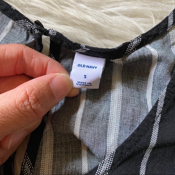 ❌SOLD❌ OLD NAVY BLACK STRIPE ROMPER - Picture 5 of 8